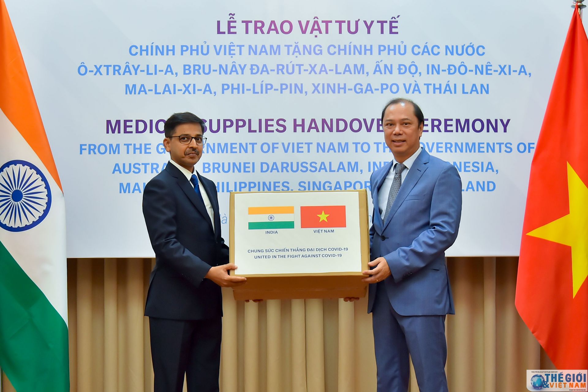 viet nam trao vat tu y te ho tro 8 nuoc ung pho dich covid 19