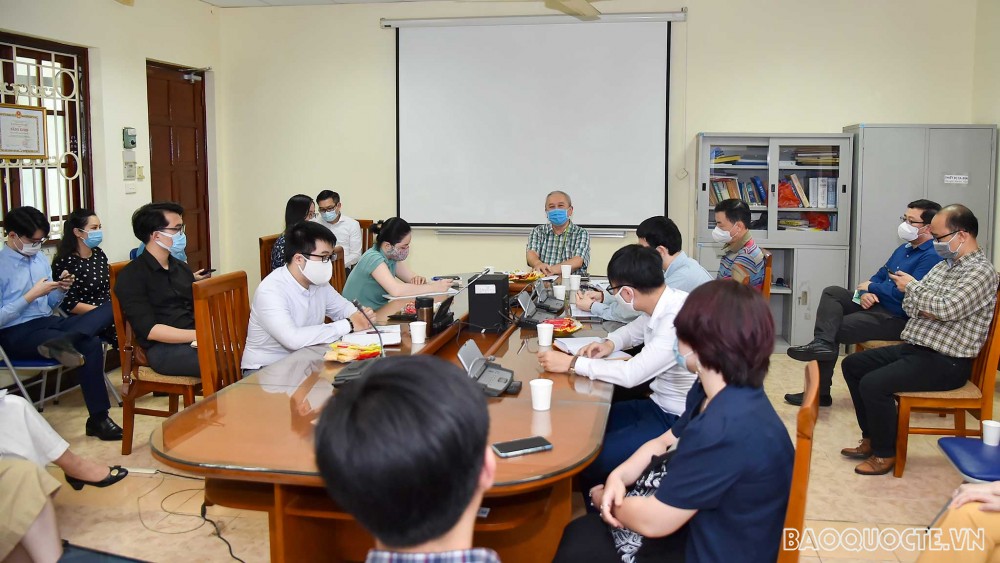 Trung tâm Biên-phiên dịch Quốc gia đẩy mạnh đào tạo cán bộ phiên dịch phục vụ lãnh đạo cấp cao Đại sứ Nguyễn Vũ Tú: Để diễn ngắn được tốt, cần khổ luyện rất dài