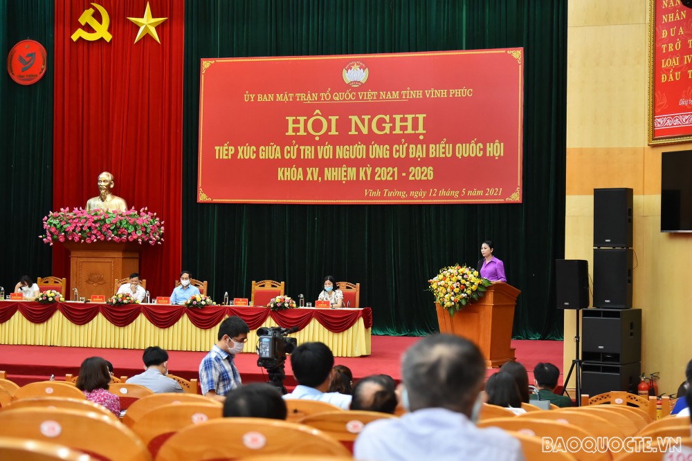 Bà Hoàng Thị Thúy Lan, Bí thư Tỉnh ủy tỉnh Vĩnh Phúc phát biểu vận động bầu cử tại huyện Vĩnh Tường, tỉnh Vĩnh Phúc. (Ảnh: Tuấn Anh)