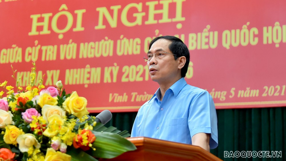 Ngày 12/5, Bộ trưởng Ngoại giao Bùi Thanh Sơn phát biểu vận động bầu cử tại huyện Vĩnh Tường, tỉnh Vĩnh Phúc. (Ảnh: Tuấn Anh)