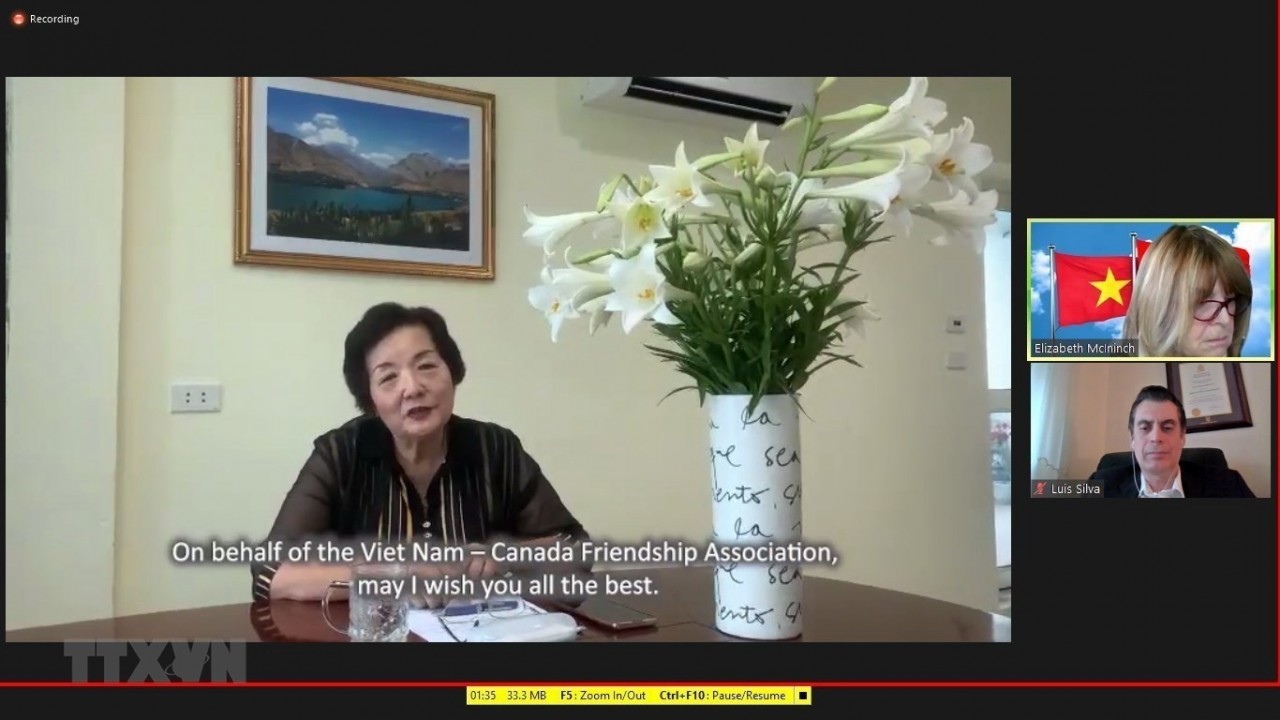 Bà Nguyễn Thị Hồi, nguyên Đại sứ Việt Nam tại Canada, Phó Chủ tịch Thường trực Hội Hữu nghị Việt Nam-Canada phát biểu tại hội thảo. (Nguồn: TTXVN)