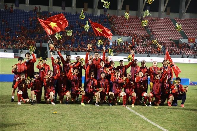 SEA Games 31: Đoạt huy chương Vàng, Đội tuyển bóng đá nữ Việt Nam nhận vô số lời khen và mưa tiền thưởng. (Nguồn: TTXVN)