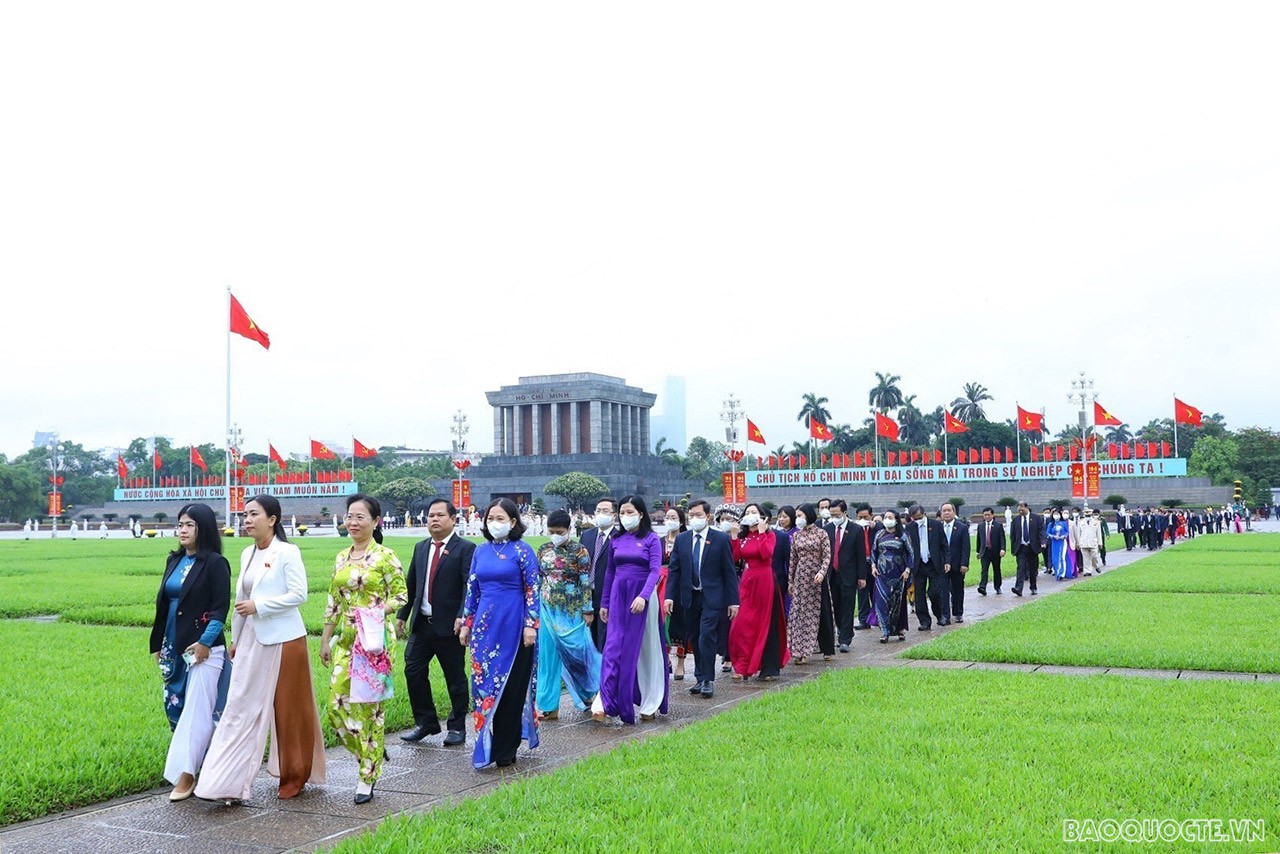 Sáng nay 23/5, Các đại biểu Quốc hội sang Nhà Quốc hội để dự phiên khai mạc kỳ họp Kỳ họp thứ 3. (Ảnh: Văn Điệp)