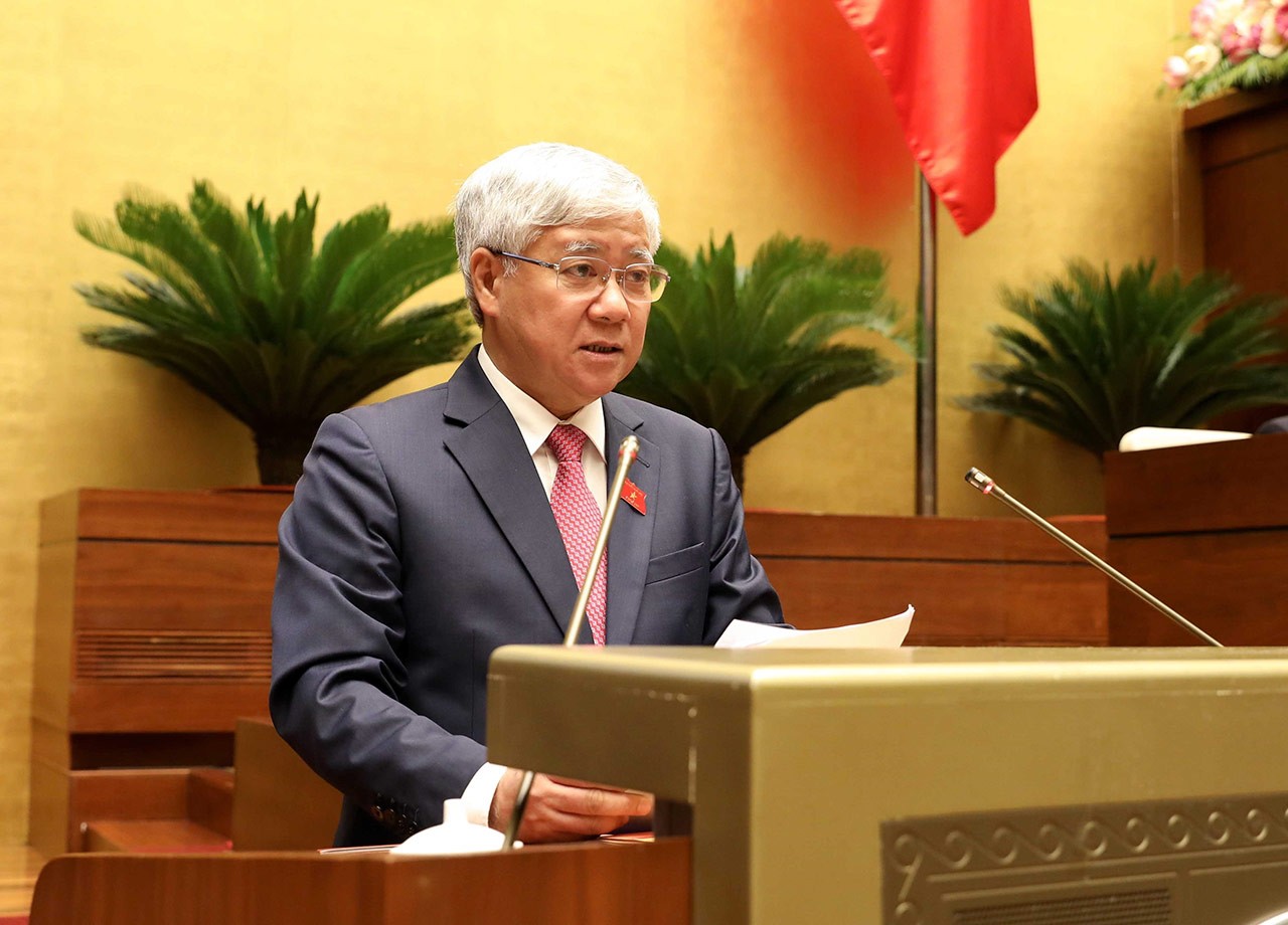Chủ tịch Ủy ban Trung ương Mặt trận Tổ quốc Việt Nam Đỗ Văn Chiến trình bày Báo cáo tổng hợp ý kiến, kiến nghị của cử tri và Nhân dân gửi đến kỳ họp thứ 3, Quốc hội khóa XV. 