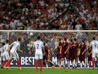 bi om han truoc hang phong ngu italy