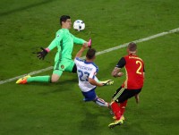 euro iceland cam chan bo trong ngay ra quan