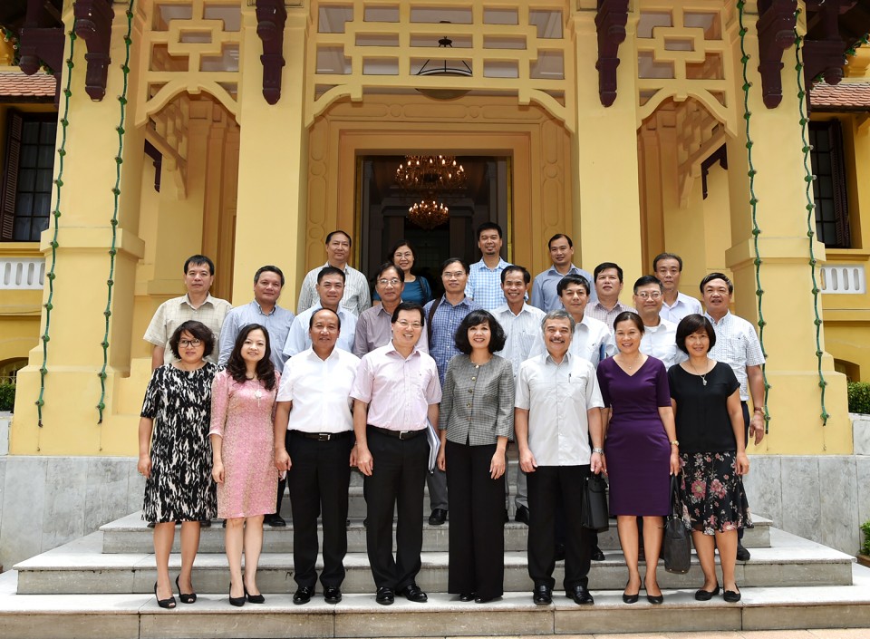 Trưởng cơ quan đại diện gặp mặt với lãnh đạo các cơ quan truyền thông truong co quan dai dien gap mat voi lanh dao cac co quan truyen thong