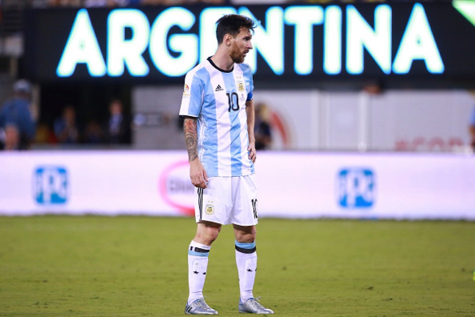 messi da hong 11m argentina de roi chuc vo dich copa vao tay chile