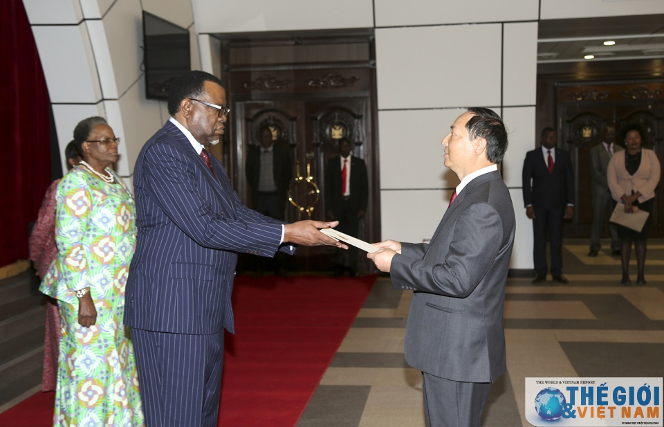 Đại sứ Vũ Văn Dũng trình Quốc thư lên Tổng thống Namibia