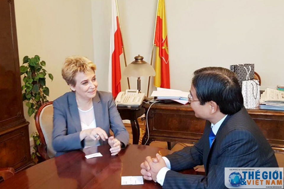 dai su vu dang dung lam viec tai tinh lodz ba lan