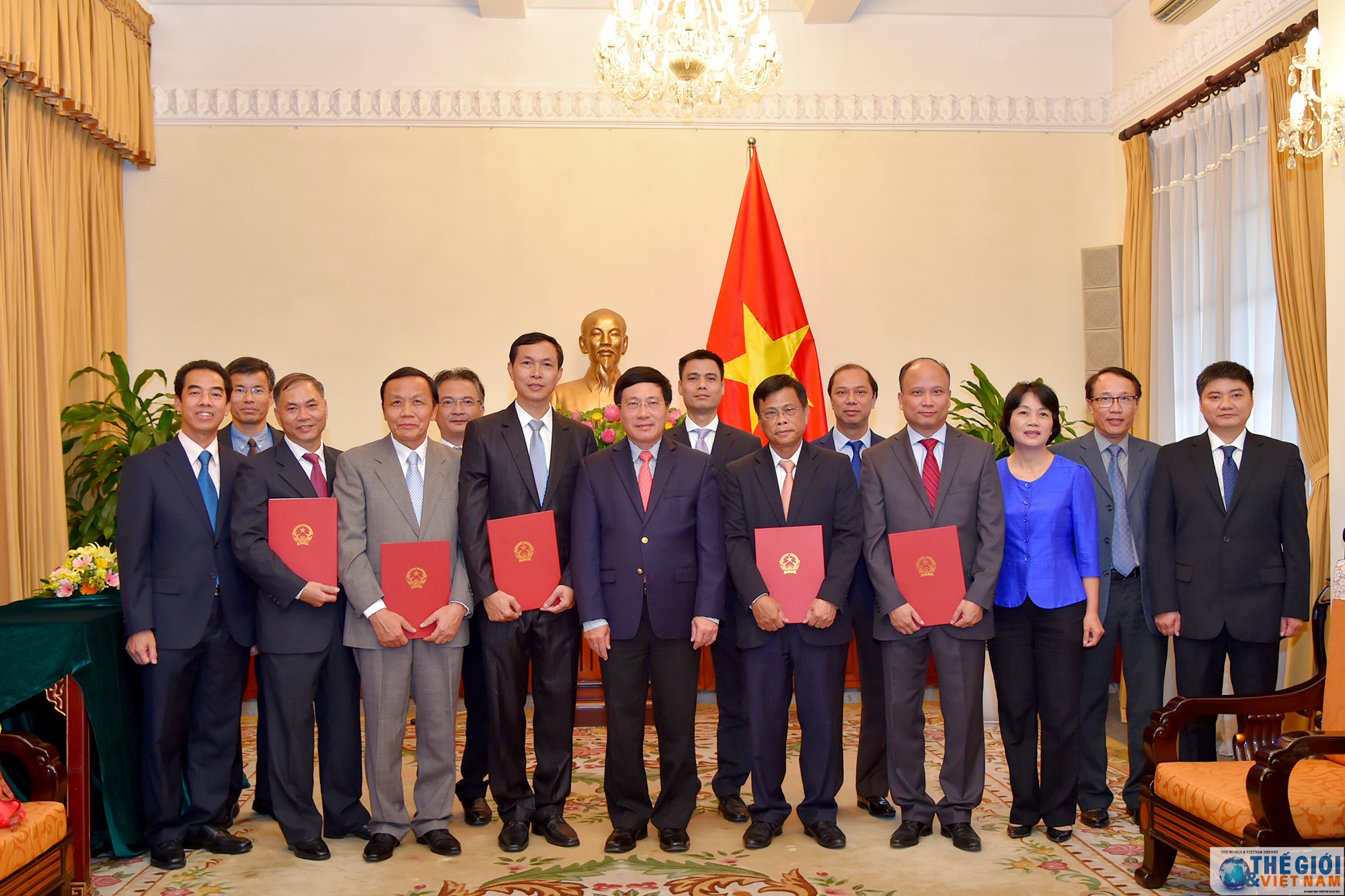 bo ngoai giao trao quyet dinh bo nhiem thu truong cac don vi