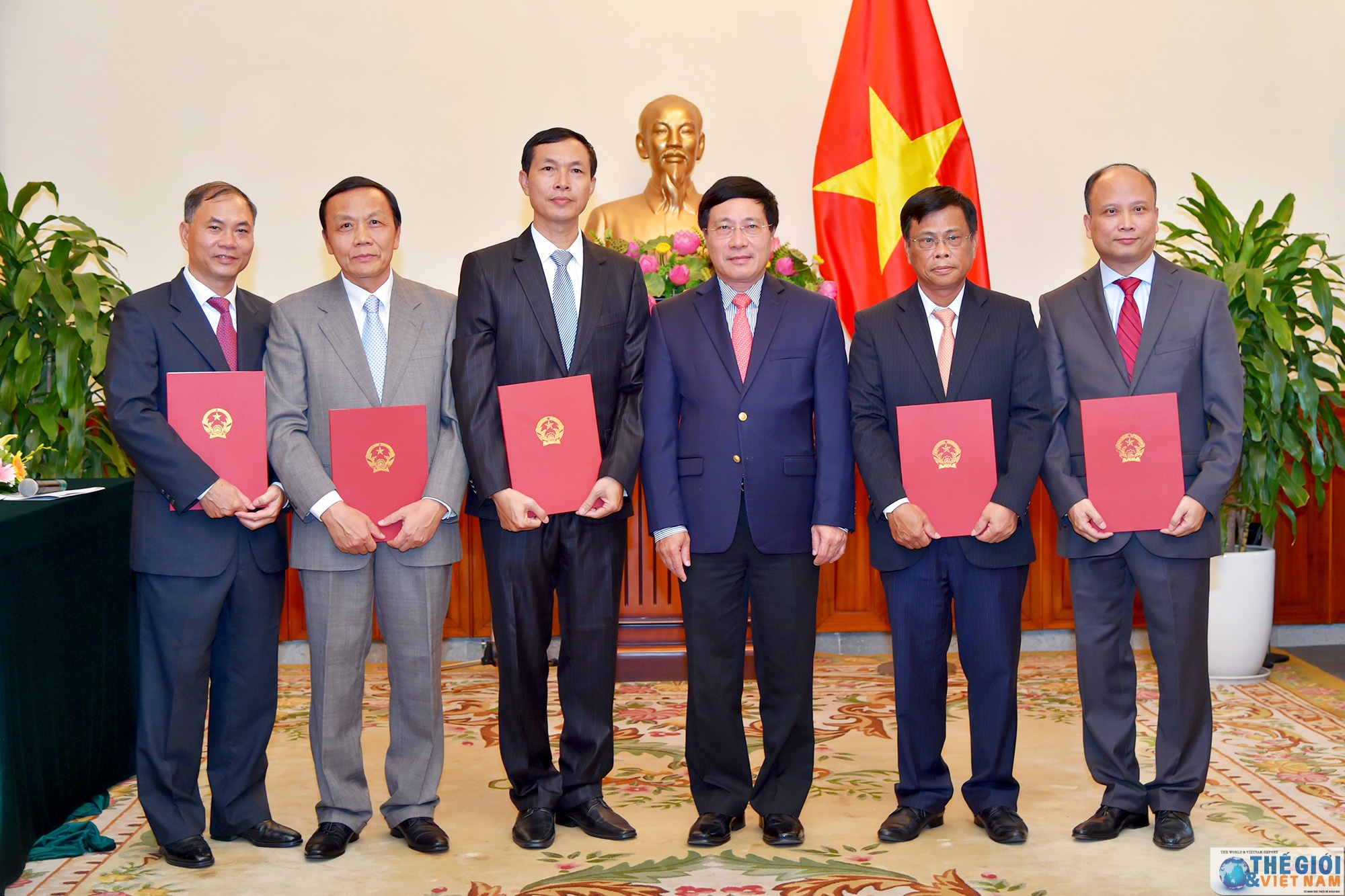 bo ngoai giao trao quyet dinh bo nhiem thu truong cac don vi