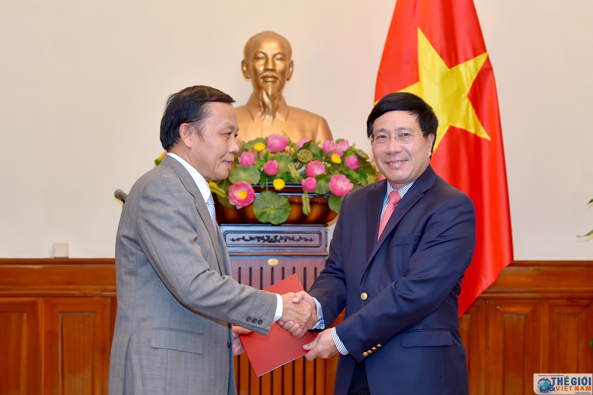 bo ngoai giao trao quyet dinh bo nhiem thu truong cac don vi