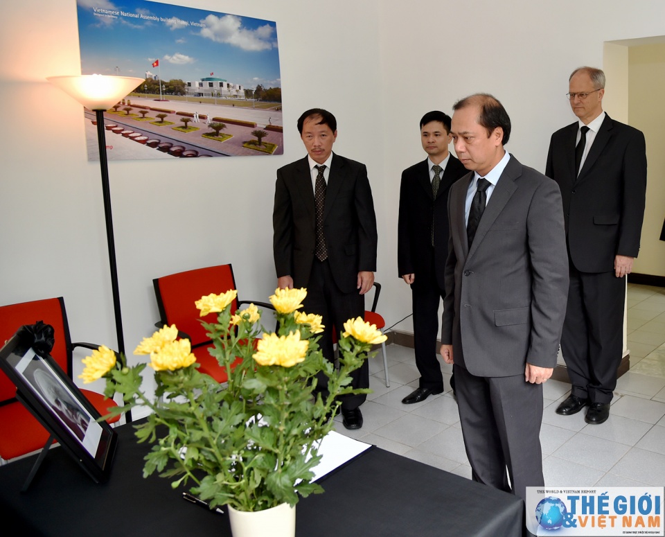 lanh dao bo ngoai giao vieng cuu thu tuong duc helmut kohl