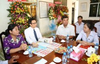 Phó Thủ tướng thăm những người làm báo bằng tiếng Khmer ở Trà Vinh