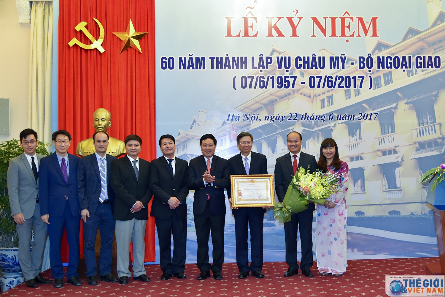 vu chau my bo ngoai giao don nhan huan chuong lao dong hang nhat lan thu hai