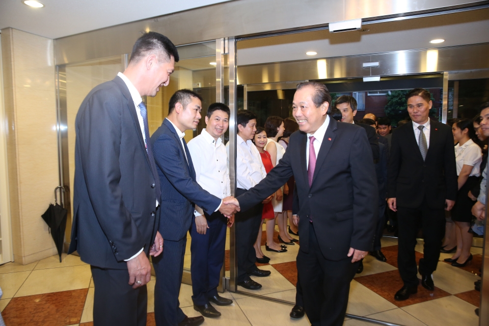 Phó Thủ tướng Trương Hòa Bình thăm Đại sứ quán Việt Nam tại Tokyo tin nhap 20180610224752