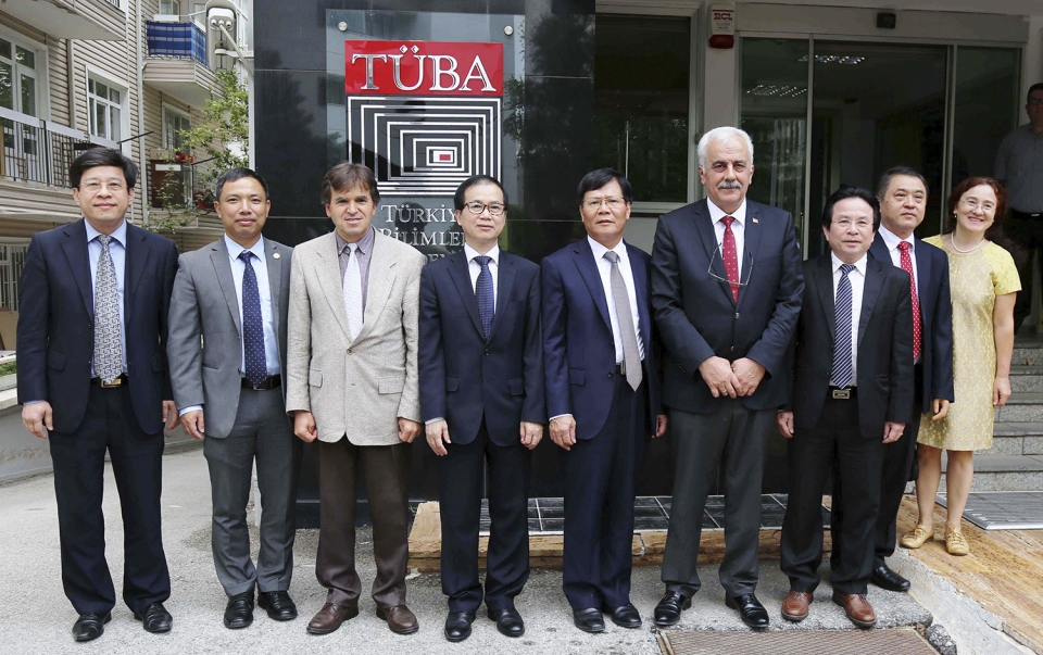 vien han lam khoa hoc xa hoi viet nam tham lam viec tho nhi ky