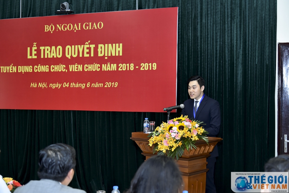 bo ngoai giao trao quyet dinh tuyen dung can bo nam 2019