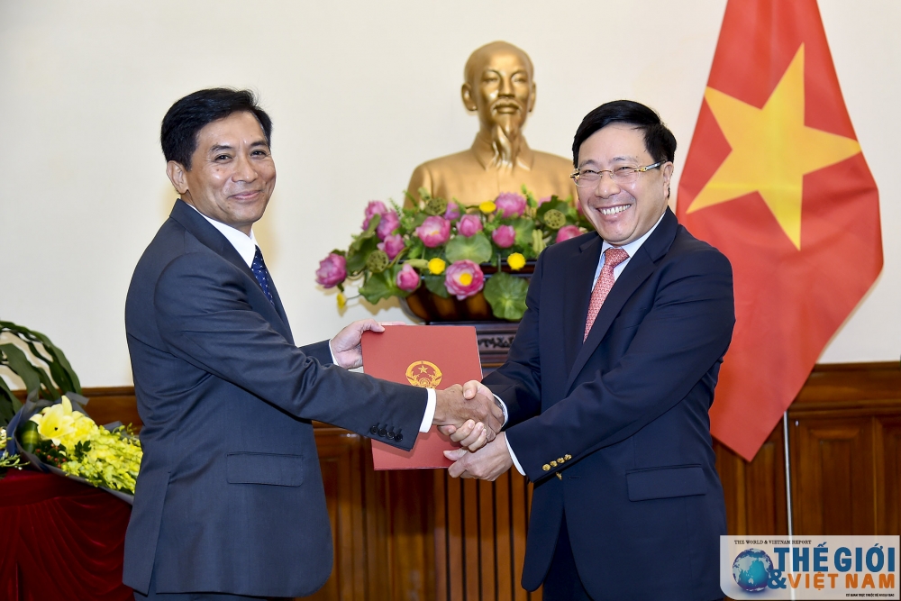 trao quyet dinh bo nhiem tong lanh su va giam doc trung tam thong tin