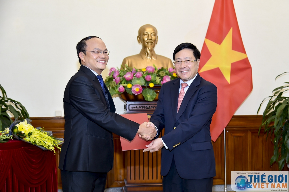 trao quyet dinh bo nhiem tong lanh su va giam doc trung tam thong tin