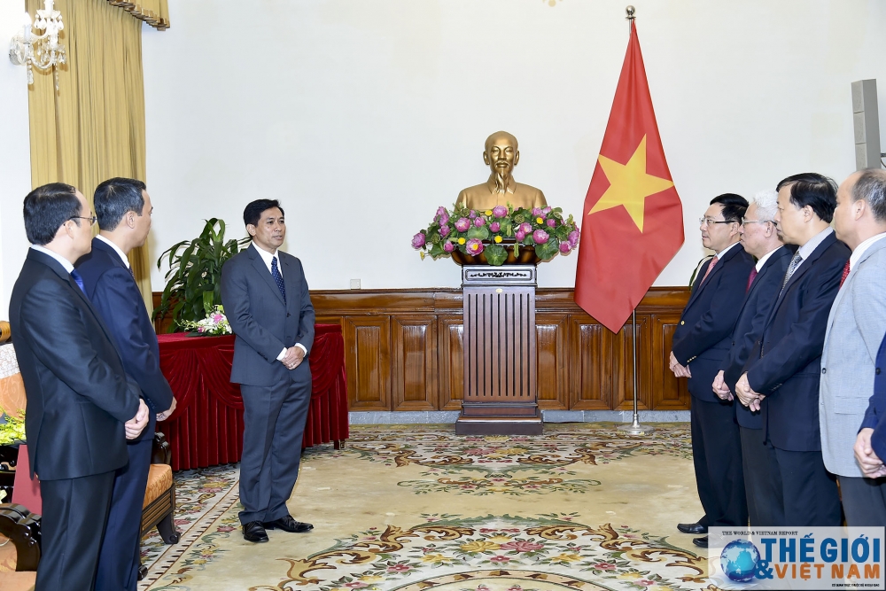 trao quyet dinh bo nhiem tong lanh su va giam doc trung tam thong tin