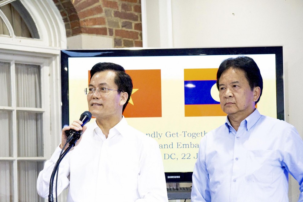 giao luu tang cuong tinh doan ket dac biet viet lao tai hoa ky