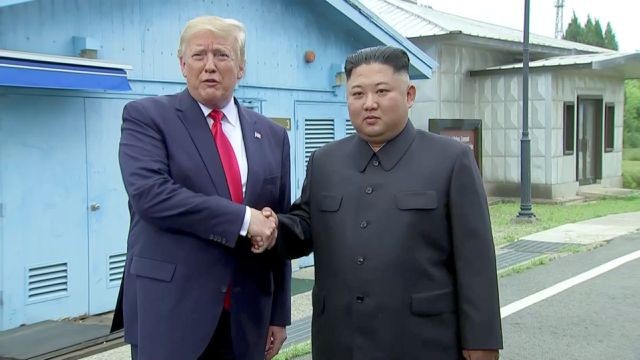 tong thong trump va nha lanh dao kim jong un gap nhau tai bien gioi han trieu