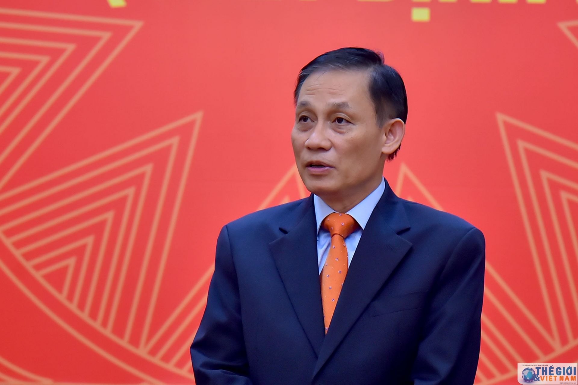 thu truong ngoai giao le hoai trung trao quyet dinh bo nhiem can bo cap vu