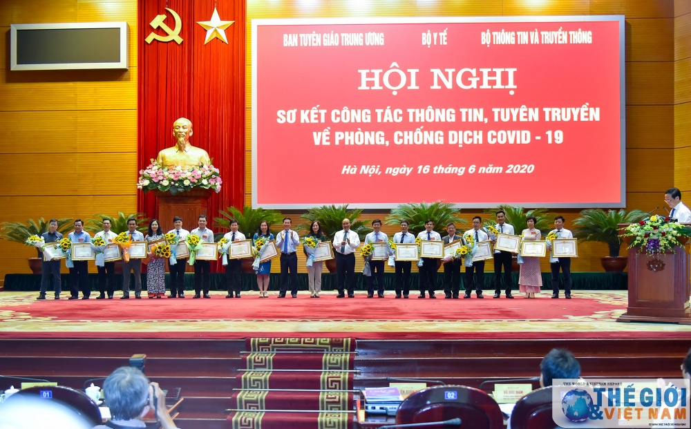 Thủ tướng Nguyễn Xuân Phúc: Báo chí góp phần quan trọng vào chiến thắng trong công tác phòng, chống Covid-19 thu tuong nguyen xuan phuc bao chi gop phan quan trong vao chien thang trong cong tac phong chong covid 19 4