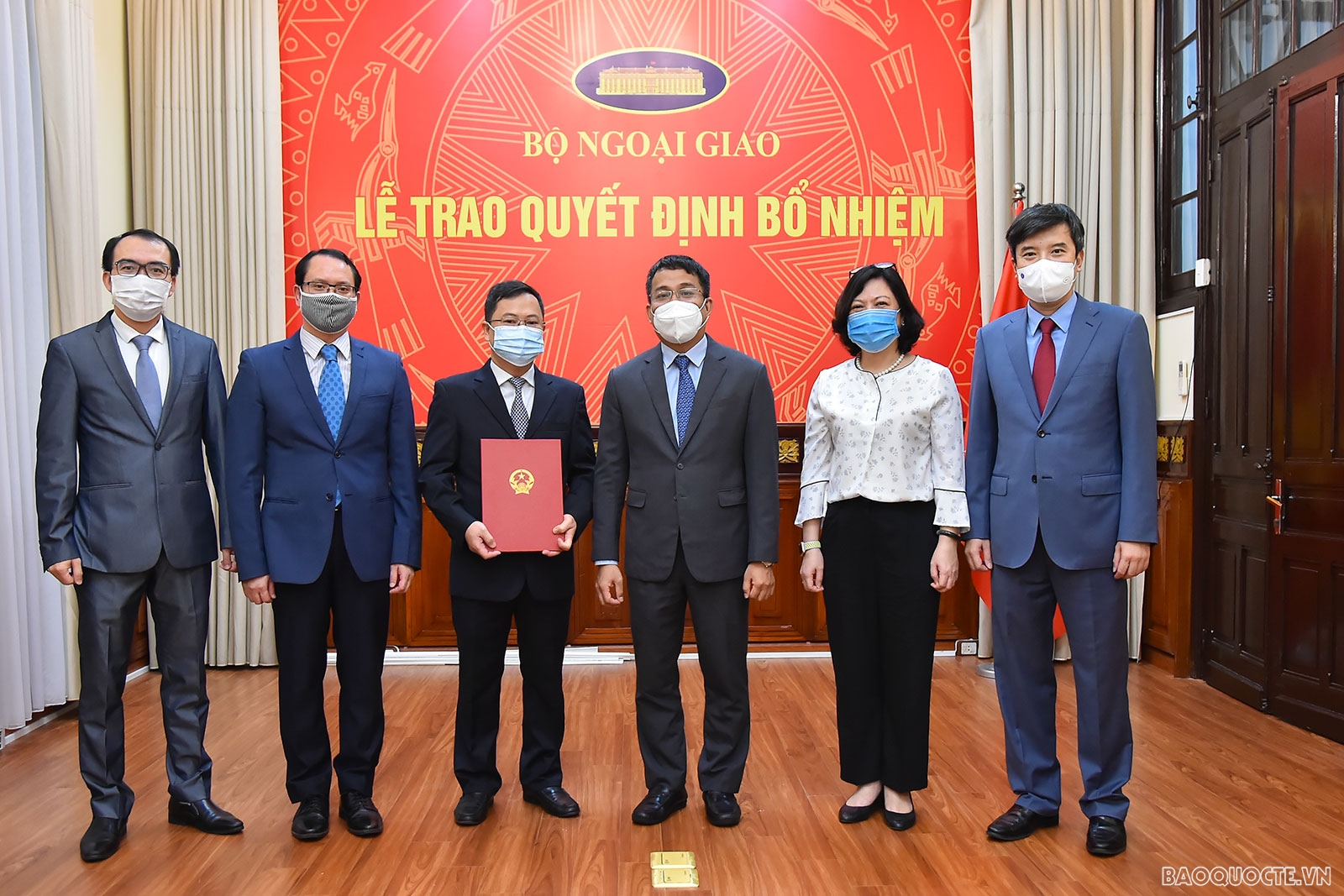 Trao quyết định bổ nhiệm Quyền Vụ trưởng Vụ Biên giới Việt-Trung