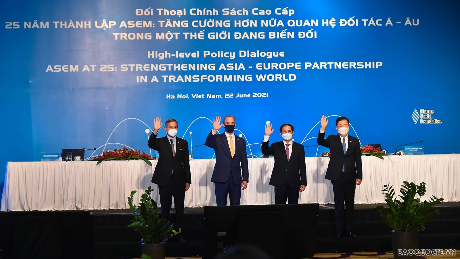 Với chủ đề “25 năm thành lập ASEM - Tăng cường hơn nữa quan hệ đối tác Á-Âu trong một thế giới đang thay đổi”, Đối thoại chính sách cao cấp ASEM bao gồm ba hoạt động chính: Phiên khai mạc do Bộ trưởng Ngoại giao Bùi Thanh Sơn chủ trì, với sự tham gia của các Bộ trưởng và Thứ trưởng; và hai phiên thảo thuận chuyên đề.