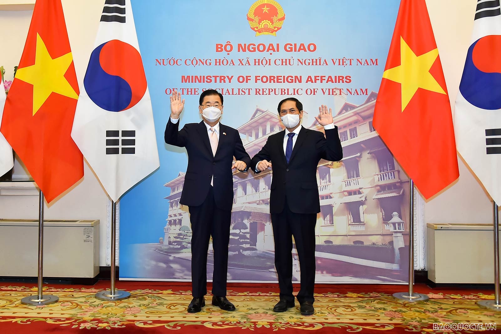 Bộ trưởng Ngoại giao Bùi Thanh Sơn đón, hội đàm với Bộ trưởng Ngoại giao Hàn Quốc Chung Eui Yong