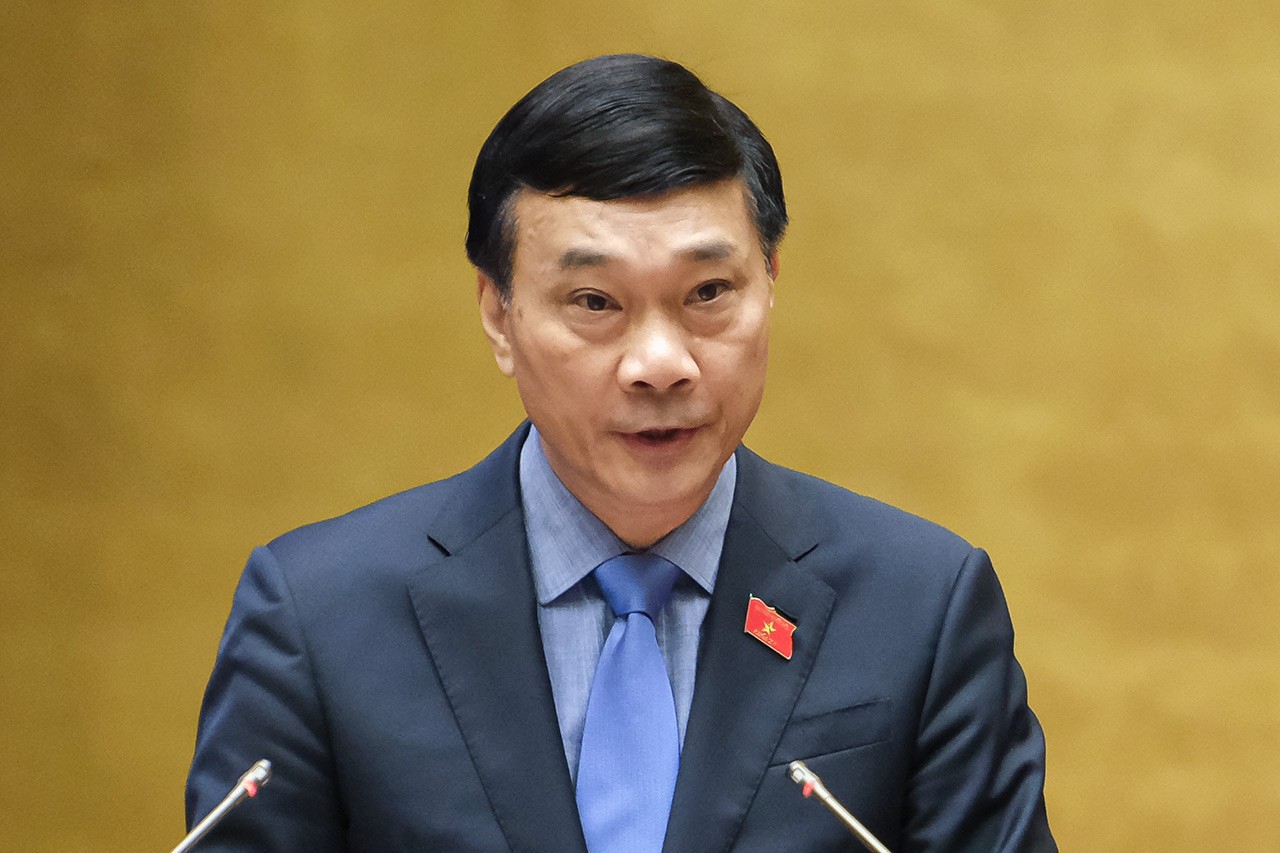 Chủ nhiệm Ủy ban Kinh tế của Quốc hội Vũ Hồng Thanh trình bày Báo cáo thẩm tra Chủ trương đầu tư các dự án xây dựng công trình đường bộ cao tốc.