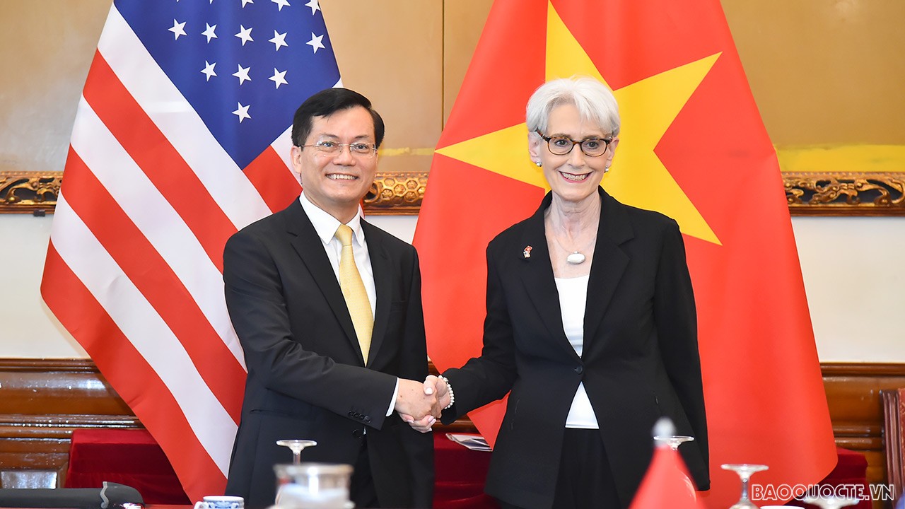 Thứ trưởng Ngoại giao Hà Kim Ngọc tiếp, làm việc với Thứ trưởng thứ nhất Bộ Ngoại giao Hoa Kỳ Wendy Sherman. (Ảnh: Anh Sơn)