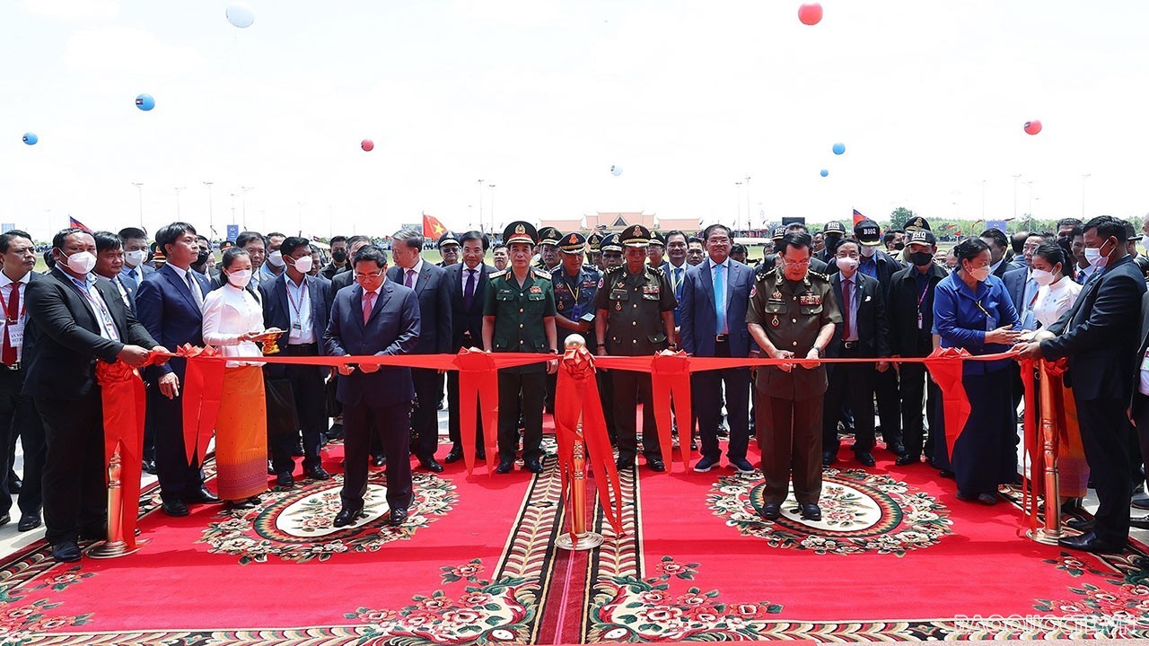  lễ khánh thành Toà nhà Hữu nghị do Bộ Quốc phòng Việt Nam hỗ trợ Bộ Quốc phòng Campuchia nhân dịp này có ý nghĩa thiết thực chào mừng kỷ niệm lần thứ 45 năm hành trình lật đổ chế độ diệt chủng Pol Pot