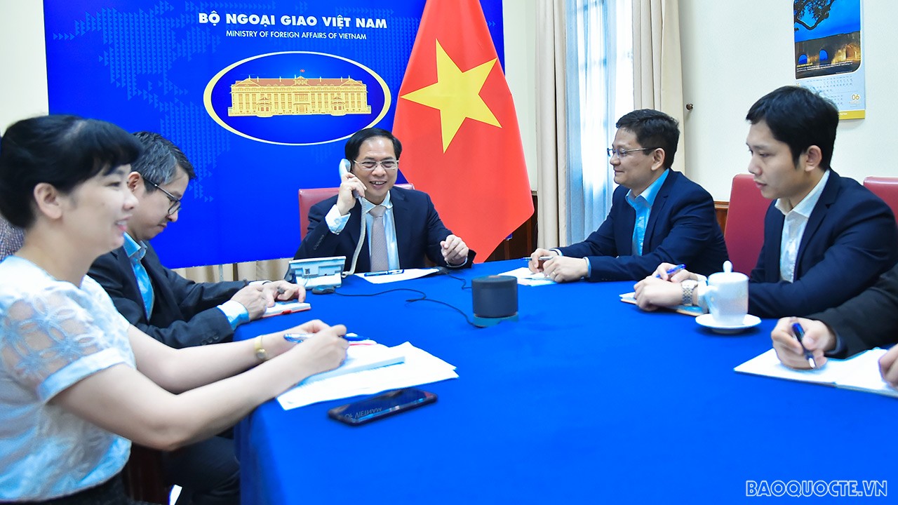 Bộ trưởng Ngoại giao Việt Nam-Oman điện đàm thúc đẩy hợp tác hai nước
