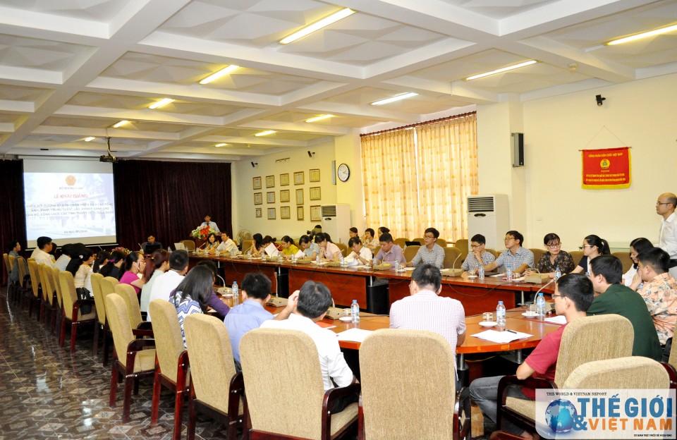 khai giang khoa hoc bien phien dich cho can bo dia phuong