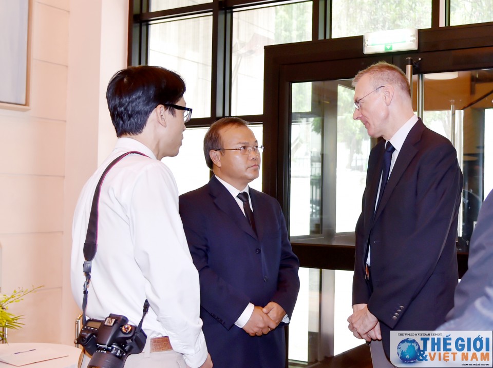 lanh dao bo ngoai giao ghi so tang cac nan nhan trong vu khung bo tai nice