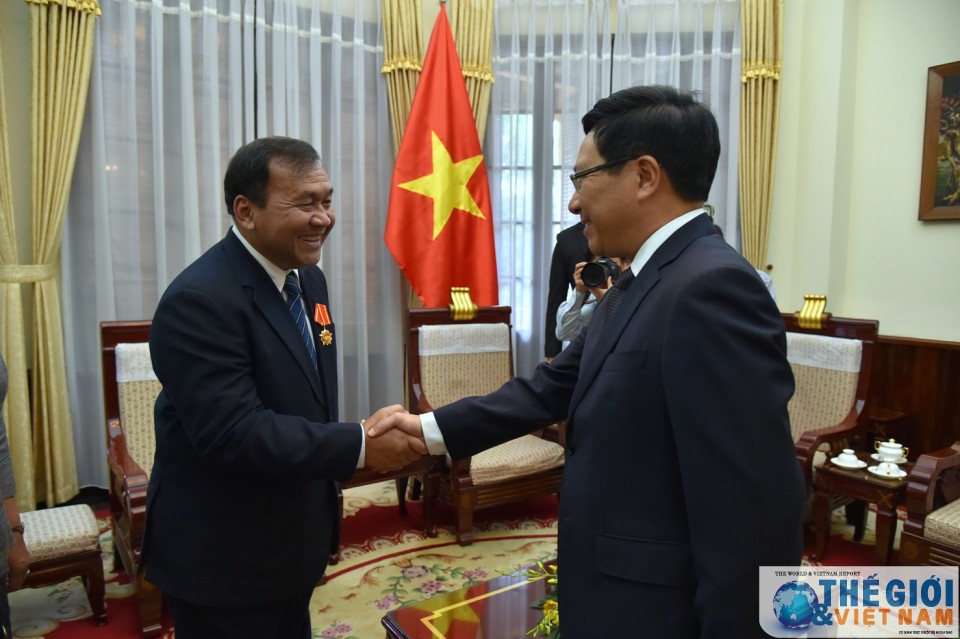 Trao Huân chương Hữu nghị cho Đại sứ Campuchia Hul Phany tin nhap 20160727215801