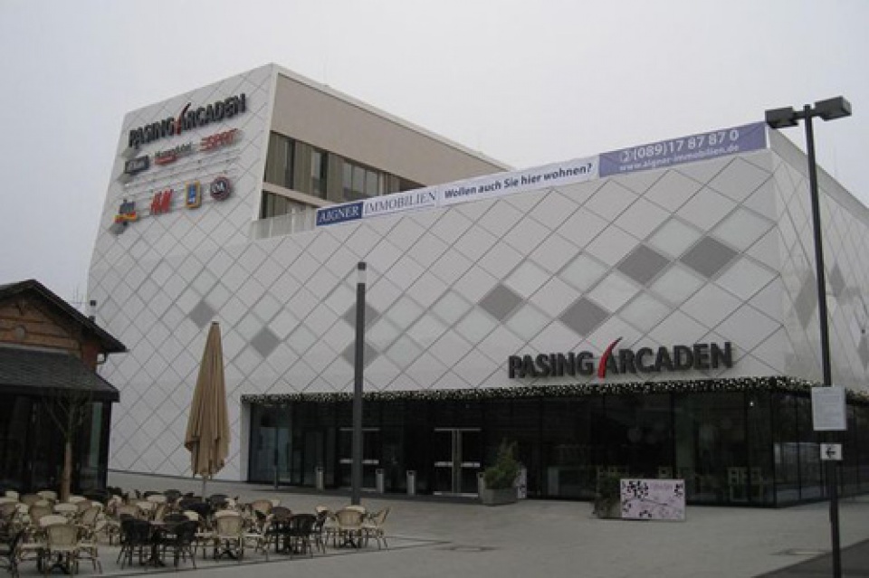 duc so tan trung tam mua sam do bi de doa danh bom