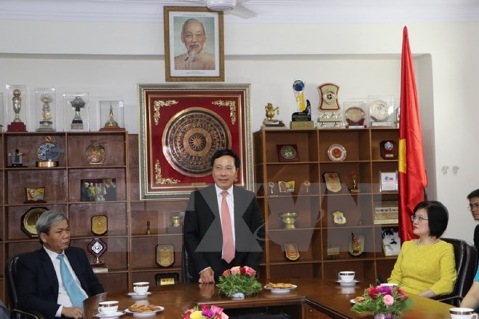 Phó Thủ tướng Phạm Bình Minh thăm Đại sứ quán Việt Nam tại Ấn Độ pho thu tuong pham binh minh tham dai su quan viet nam tai an do