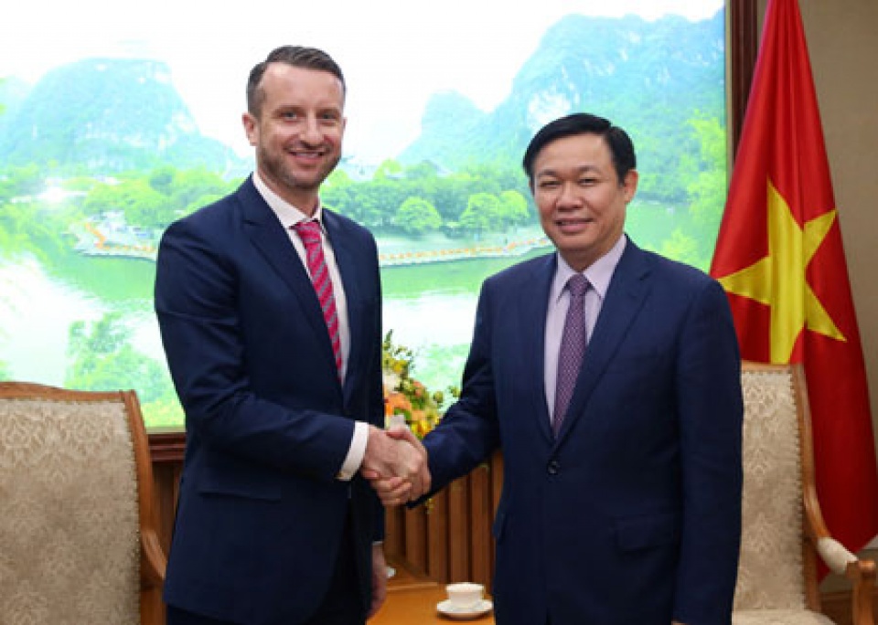 Phó Thủ tướng Vương Đình Huệ tiếp một số Đại sứ tin nhap 20170705221145