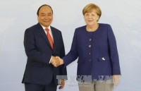 ba merkel chiem uu the lon trong cuoc dua tai dac cu thu tuong duc