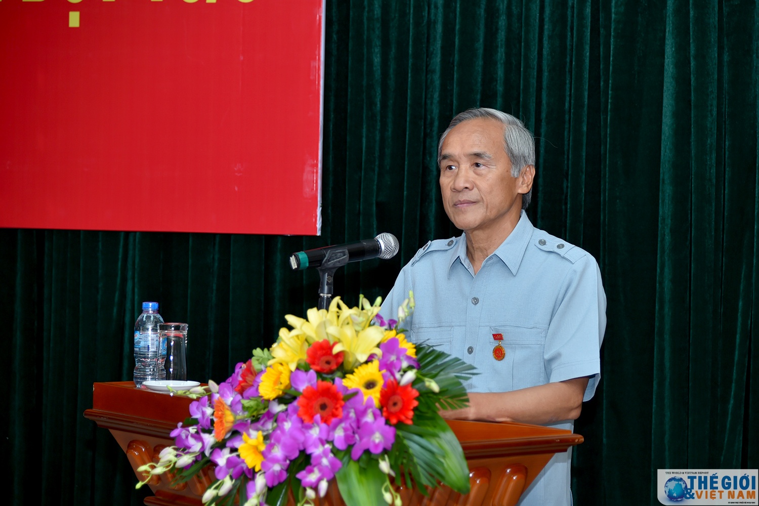 dang uy bo ngoai giao trao tang huy hieu 55 nam 45 nam 40 nam va 30 nam tuoi dang