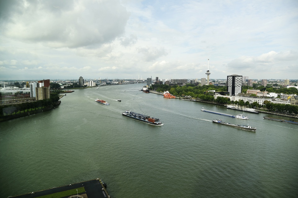 thu tuong tham rotterdam va lam viec voi mot so tap tai chinh ha lan