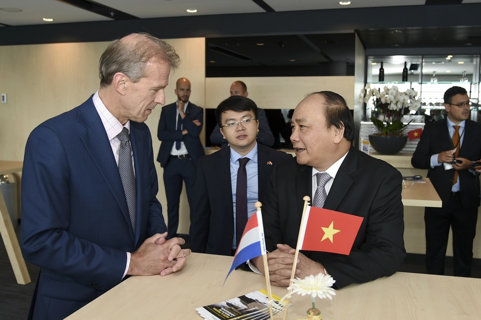 thu tuong tham rotterdam va lam viec voi mot so tap tai chinh ha lan