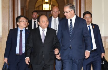 Thủ tướng thăm Rotterdam và làm việc với một số tập tài chính Hà Lan