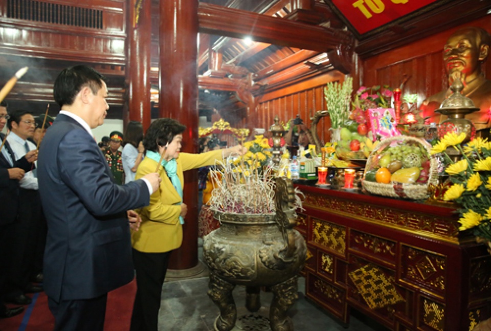 huyen thoai trong long nguoi dan hai nuoc viet lao