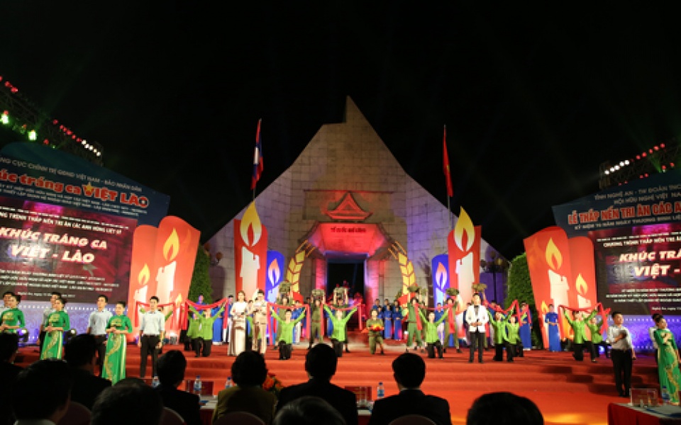 huyen thoai trong long nguoi dan hai nuoc viet lao